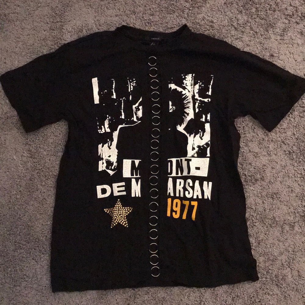 Black T-shirt with O-ring detail